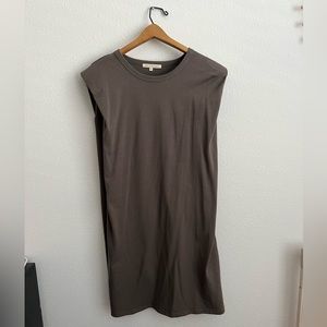 Midi dress with padded shoulders.